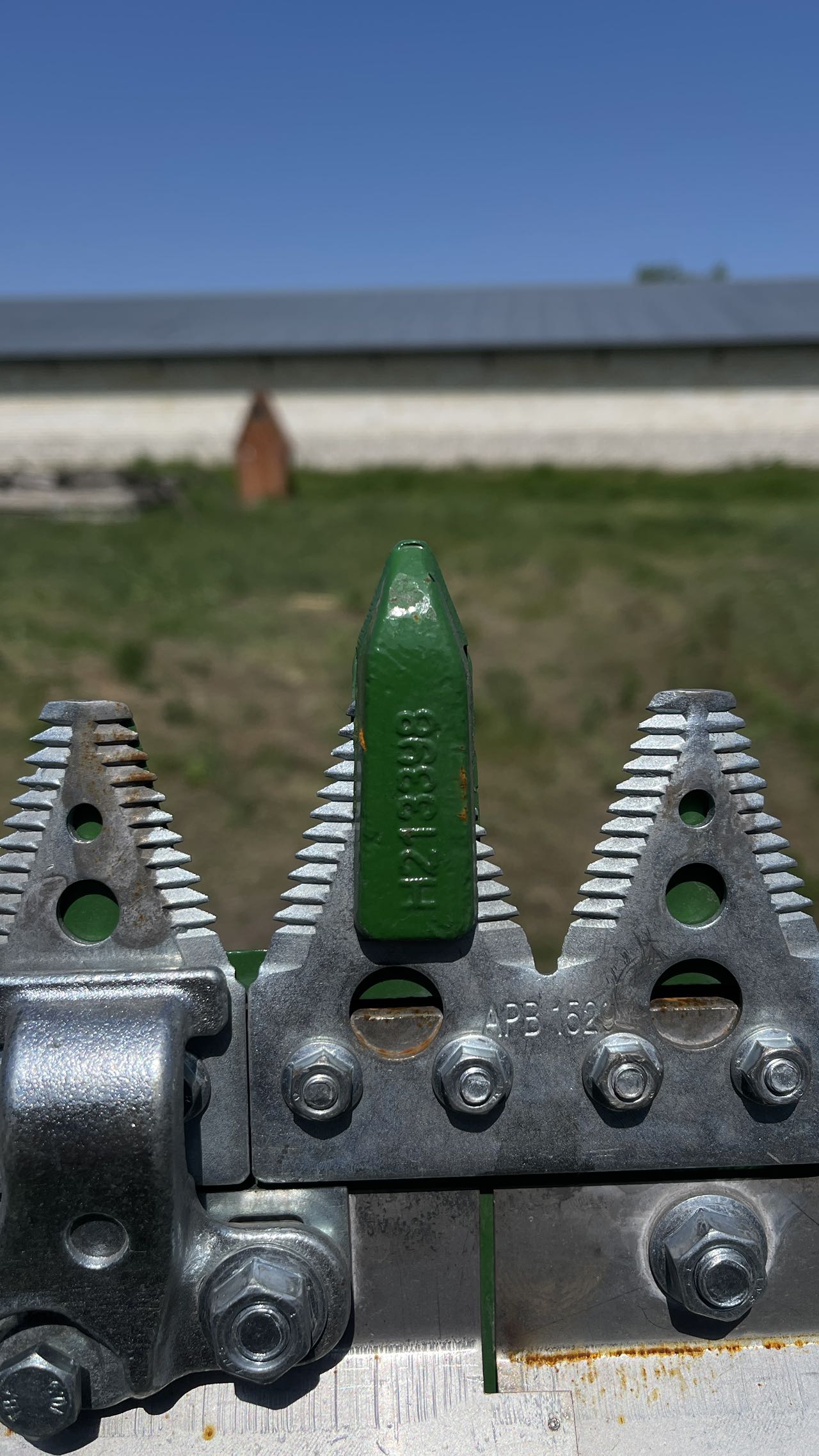 Жатка HydraFlex 630F крупным планом — режущий аппарат